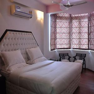 Deluxe Queen Suite